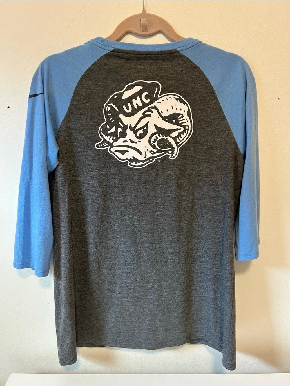 Nike UNC Raglan Long Sleeve Tee - Light Blue & Charcoal